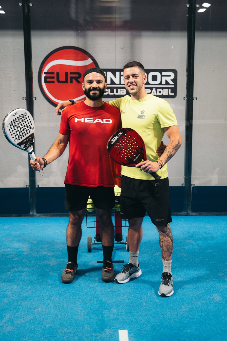 Riccardo al Club Euroindoor con un giocatore